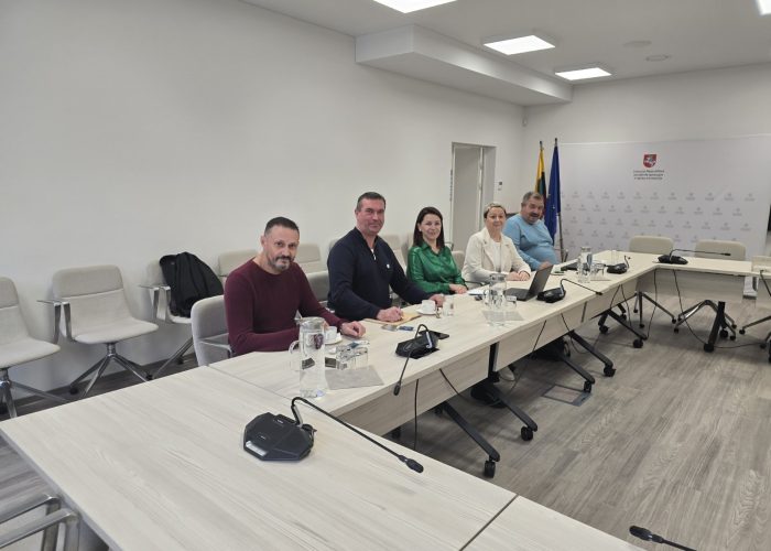 Tęsiamos diskusijos dėl pareigūnų ir karių pensijų
